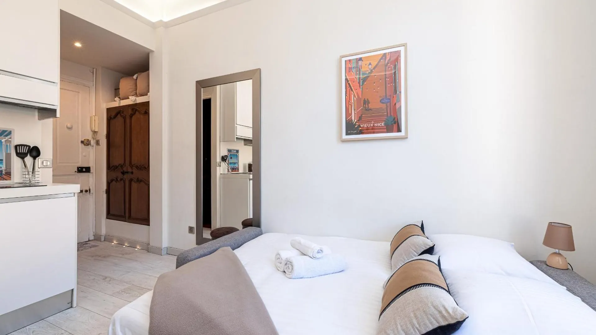 1 Gautier 501 - Studio Boheme - Quartier Du Port Nizza Apartment
